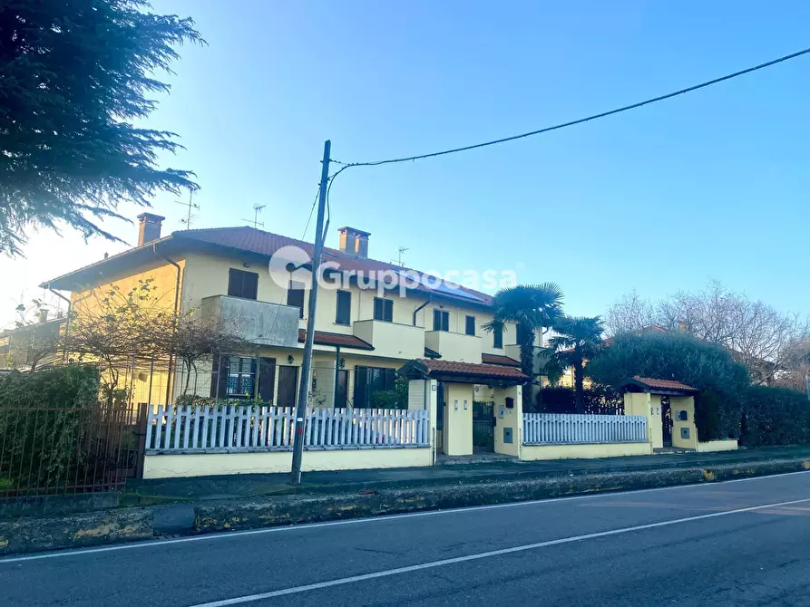 Immagine 1 di Villa in vendita  in Strada per Magenta a Robecco Sul Naviglio