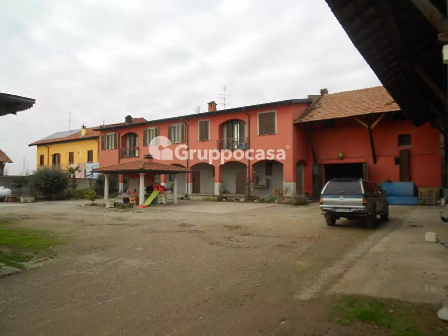 Immagine 1 di Palazzo in vendita  in Via Cascina Valigio a Bernate Ticino