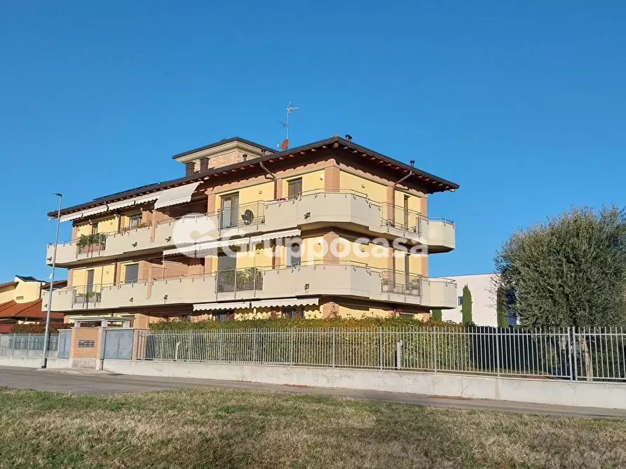 Immagine 1 di Appartamento in affitto  in Via Umbria a Bernate Ticino