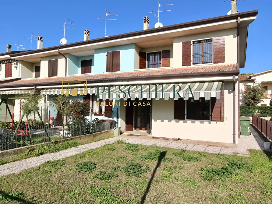 Immagine 1 di Villa in vendita  in Via Matteo Ricci a Valeggio Sul Mincio