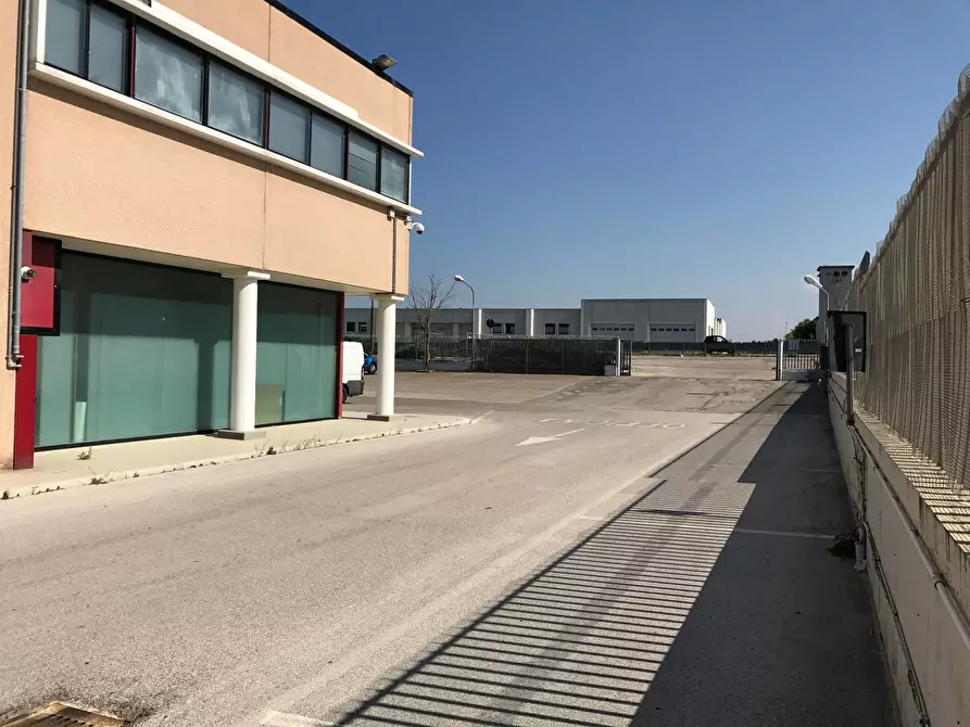 Immagine 1 di Attività commerciale in vendita  in VIALE UNIONE EUROPEA a Vasto
