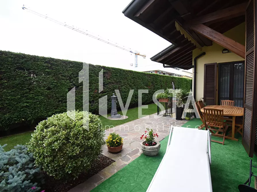Immagine 1 di Villa in vendita  in Via Luciano Manara a Cambiago