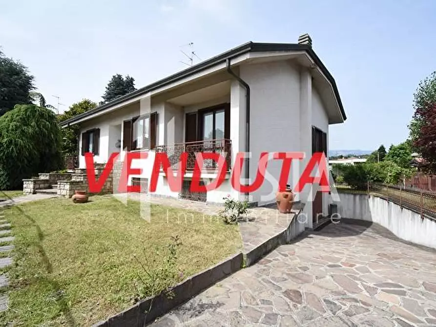 Immagine 1 di Villa in vendita  in Via Dei Novelli a Robbiate