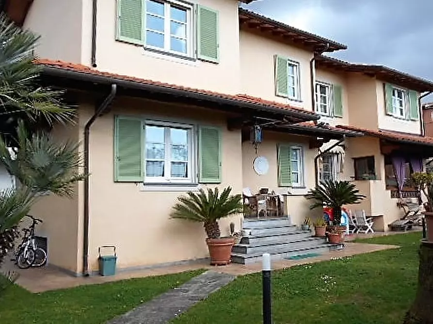 Immagine 1 di Casa indipendente in vendita  in via tognocchi a Seravezza