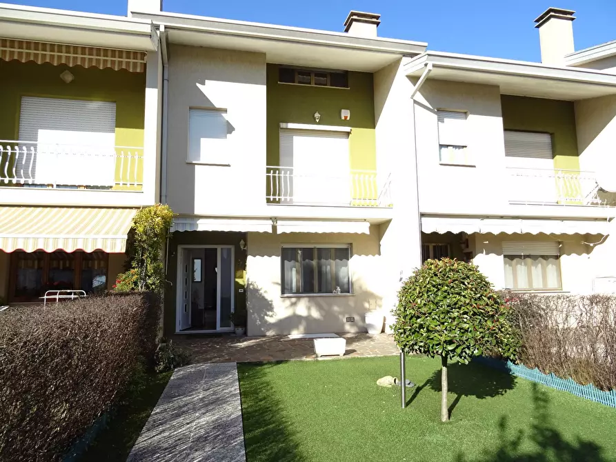 Immagine 1 di Villa in vendita  in via Trieste a Bagnaria Arsa