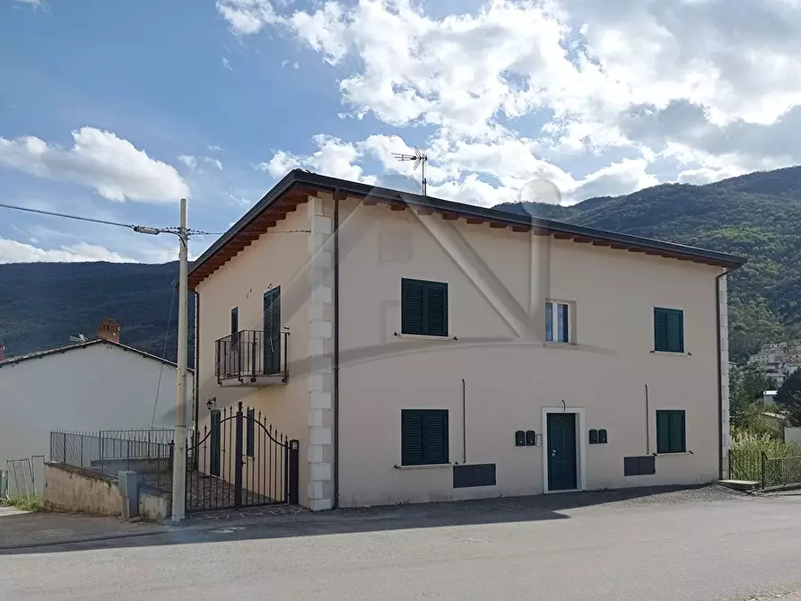 Immagine 1 di Appartamento in vendita  in Via delle Scuole a Acciano