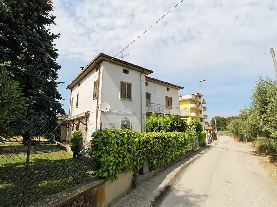 Immagine 1 di Villa in vendita  in Via 28 settembre a Alba Adriatica