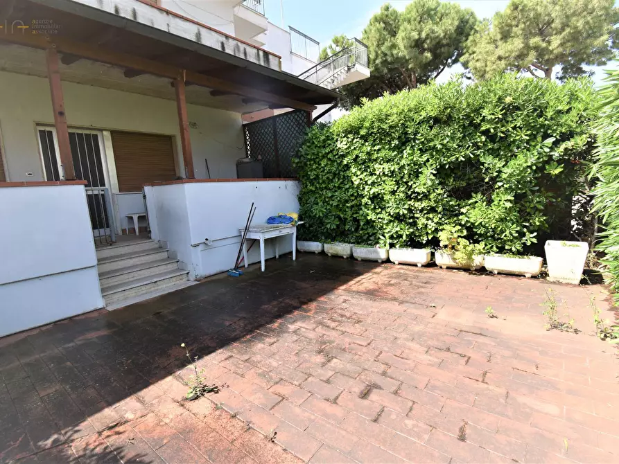 Immagine 1 di Villa in vendita  in Via Tosti a Martinsicuro