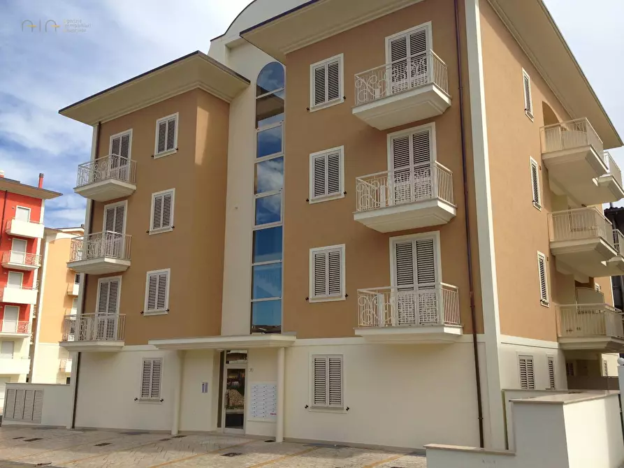 Immagine 1 di Appartamento in vendita  in Trieste a Alba Adriatica