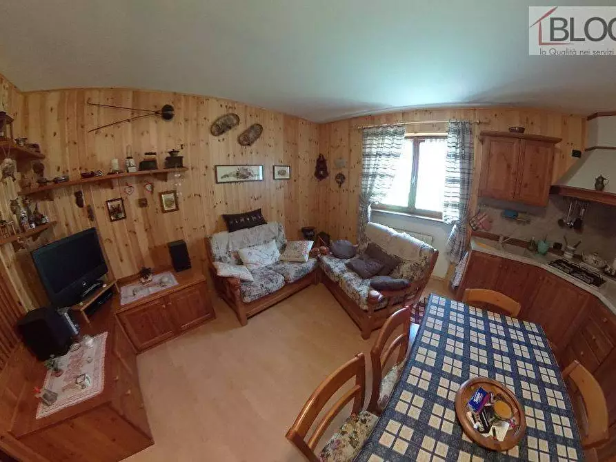Immagine 1 di Appartamento in vendita  in via M. Ciani a Borca Di Cadore