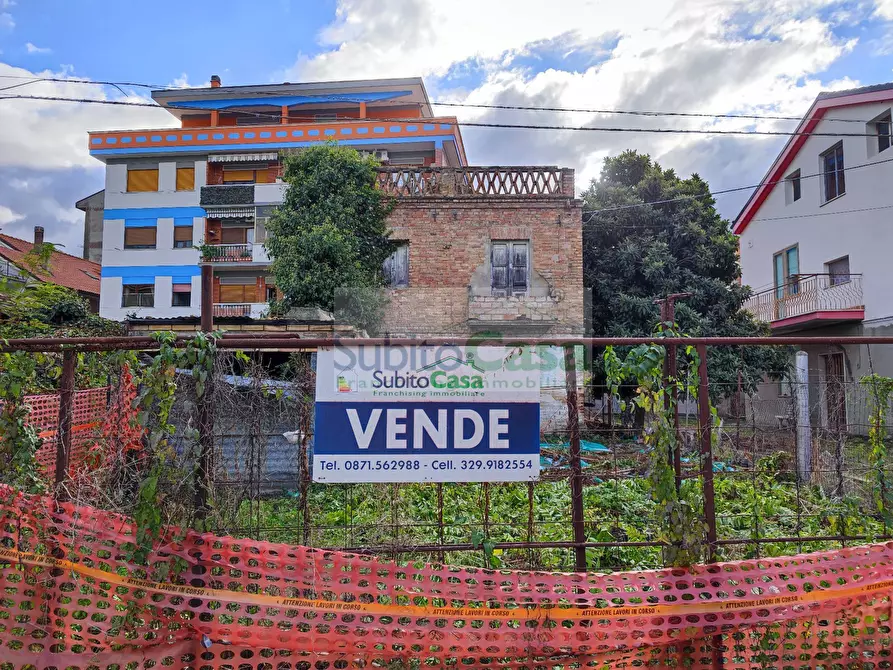 Immagine 1 di Casa indipendente in vendita  in Via Avezzano a Chieti