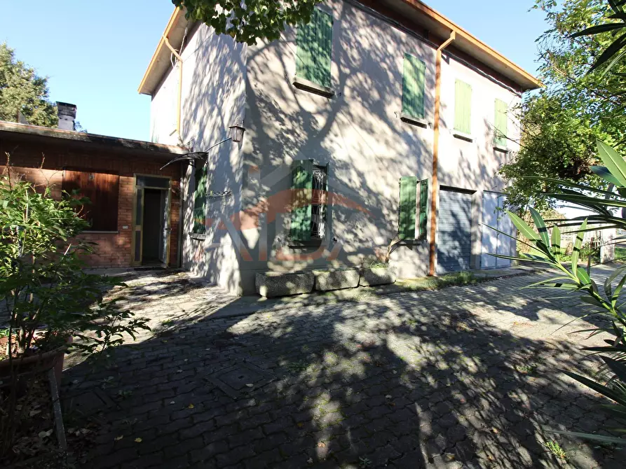 Immagine 1 di Villa in vendita  in Via Amendola a Argenta