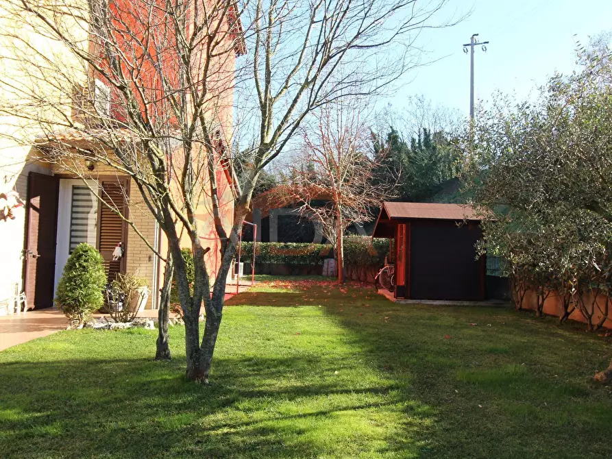 Immagine 1 di Villa in vendita  in Via rossini a Argenta