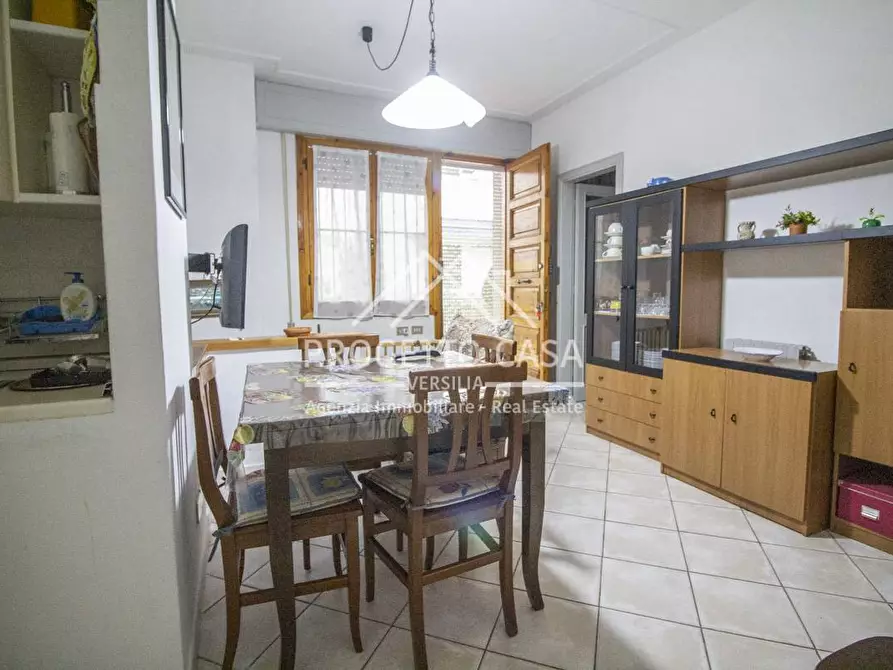 Immagine 1 di Appartamento in vendita  in VIA GOTICA a Viareggio