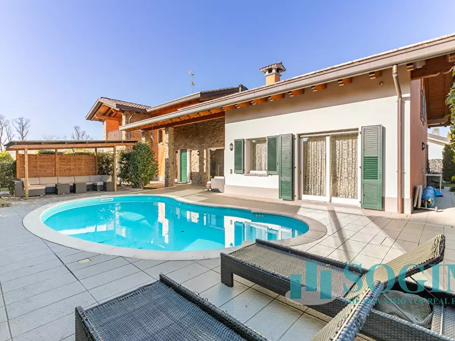 Immagine 1 di Villa in vendita  in Via Del Seveso a Arosio