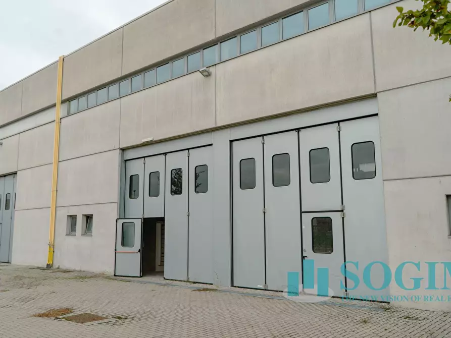 Immagine 1 di Magazzino in affitto  in via Delle Industrie a Lentate Sul Seveso