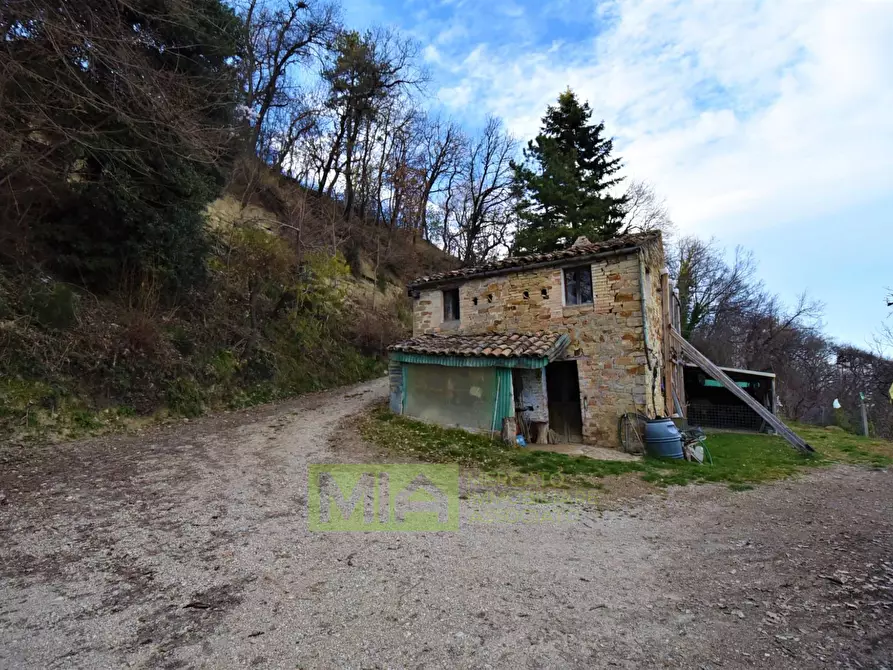 Immagine 1 di Rustico / casale in vendita  in Contrada Poggio a Santa Vittoria In Matenano