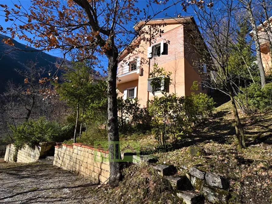 Immagine 1 di Casa indipendente in vendita  in Contrada Piobbico a Sarnano