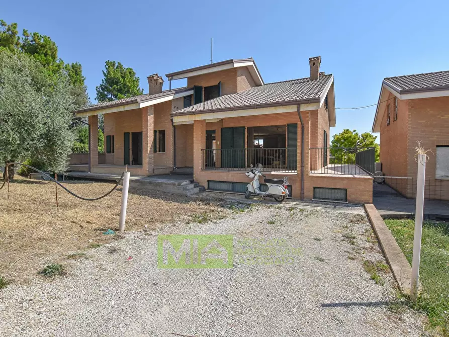 Immagine 1 di Villa in vendita  in Via Nuova a Magliano Di Tenna