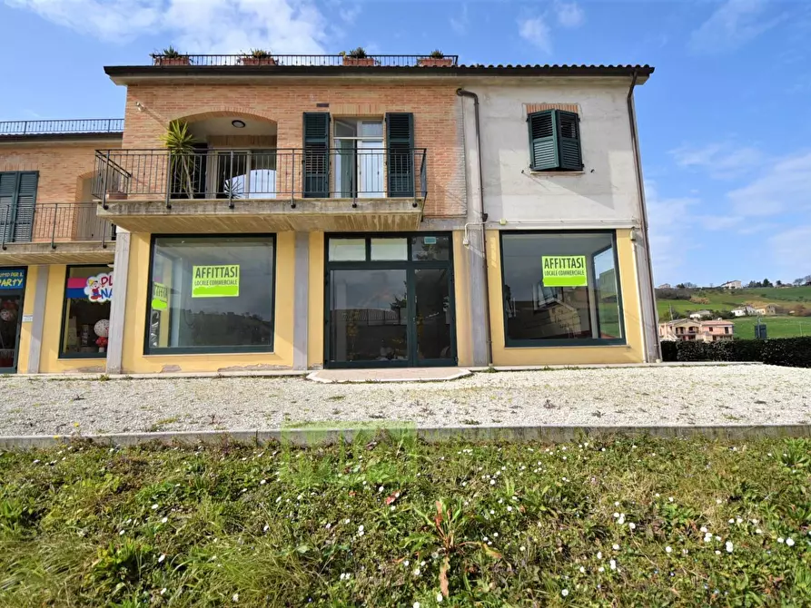 Immagine 1 di Locale commerciale in affitto  in Via Picena a Belforte Del Chienti