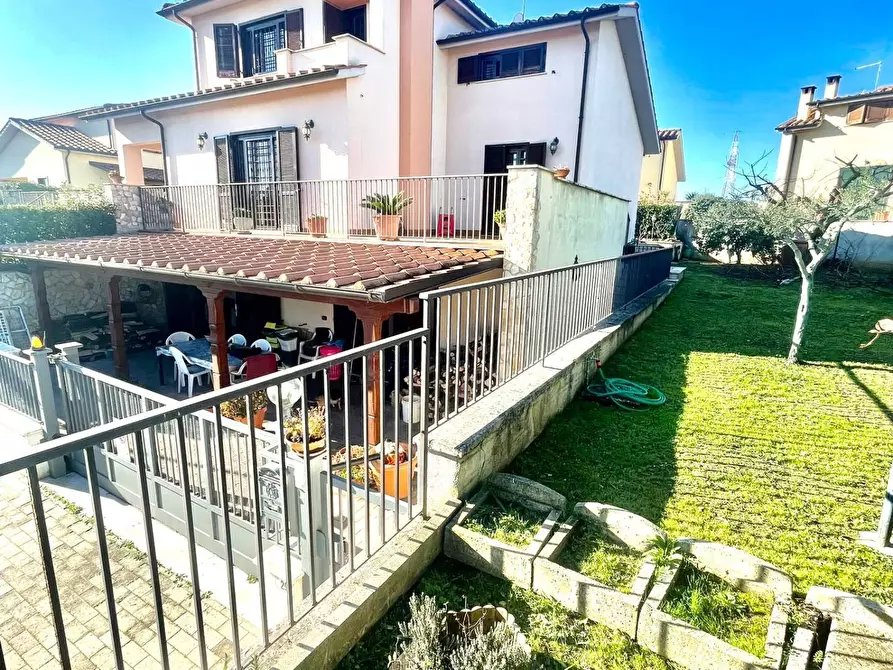 Immagine 1 di Villa in vendita  in viale dell unita d italia a Fara In Sabina