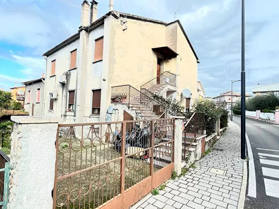 Immagine 1 di Appartamento in vendita  in via matteotti a Fara In Sabina