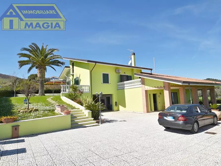 Immagine 1 di Villa in vendita  a Martinsicuro