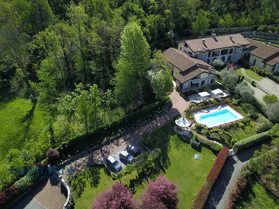 Immagine 1 di Villa in vendita  a Besozzo