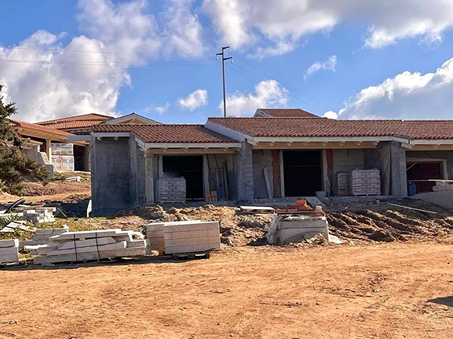 Immagine 1 di Villa in vendita  in Via al boschetto a Trinità D'agultu E Vignola