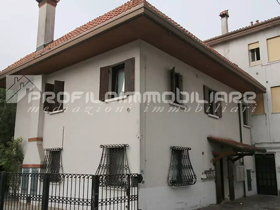 Immagine 1 di Casa indipendente in vendita  in Via Bissuola a Venezia