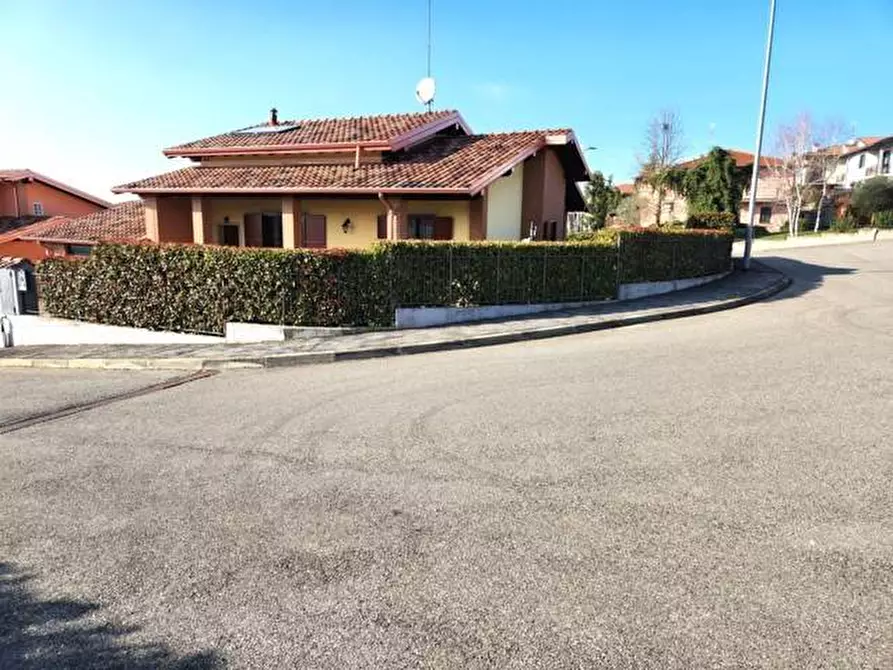 Immagine 1 di Villa in vendita  in CASTEGGIO VIA SANDRO PERTINI a Casteggio