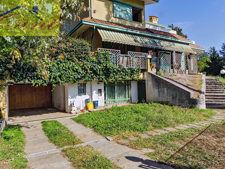 Immagine 1 di Villa in vendita  in VIA BERGAMO a Montevecchia