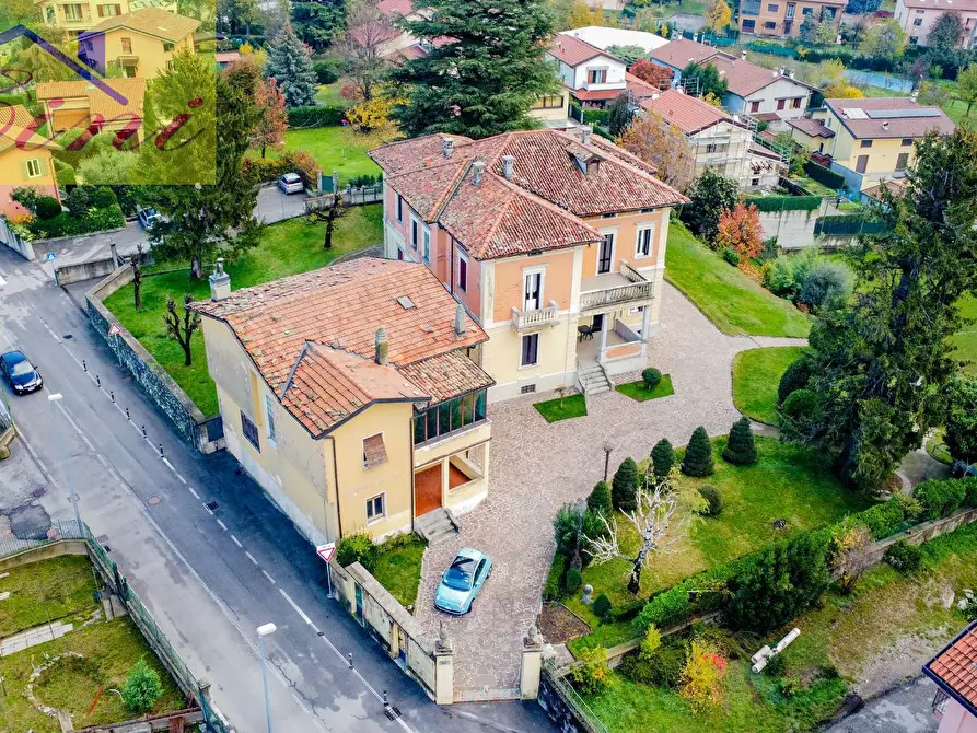 Immagine 1 di Villa in vendita  in VIA ROMA a Barni