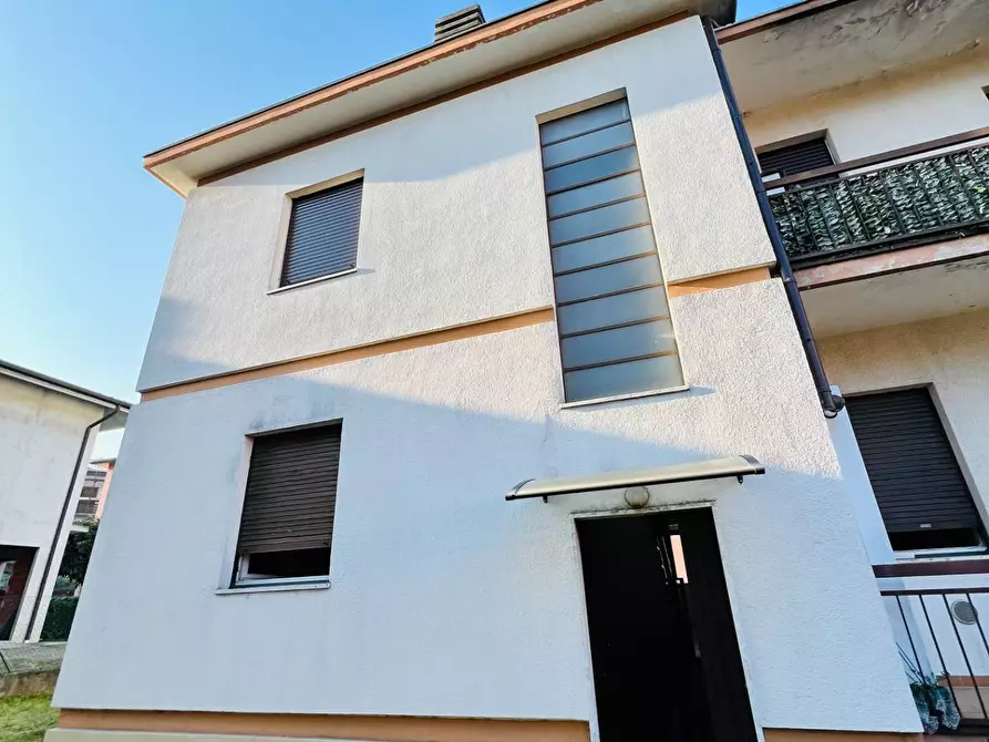 Immagine 1 di Villa in vendita  in VIA INNOCENTE BONFANTI a Bosisio Parini