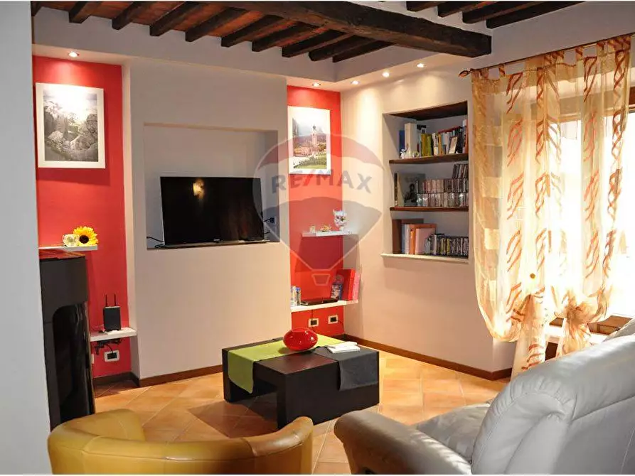 Immagine 1 di Appartamento in vendita  in La Villa - Via Campiglia a Fabbriche Di Vergemoli