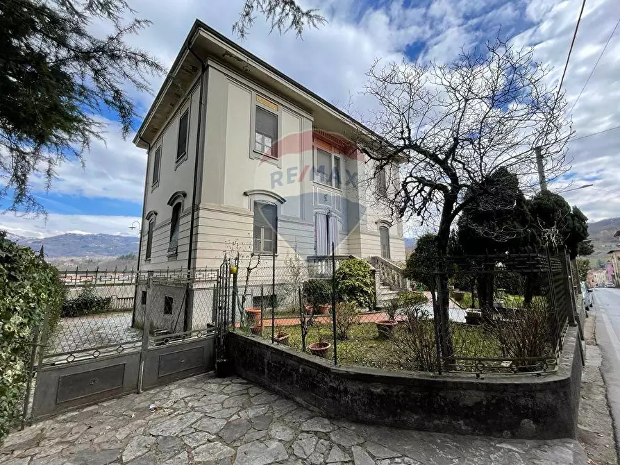 Immagine 1 di Villa in vendita  a Castelnuovo Di Garfagnana