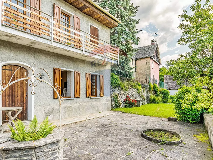 Immagine 1 di Villa in vendita  in VIA ALLA SELVA a Toceno