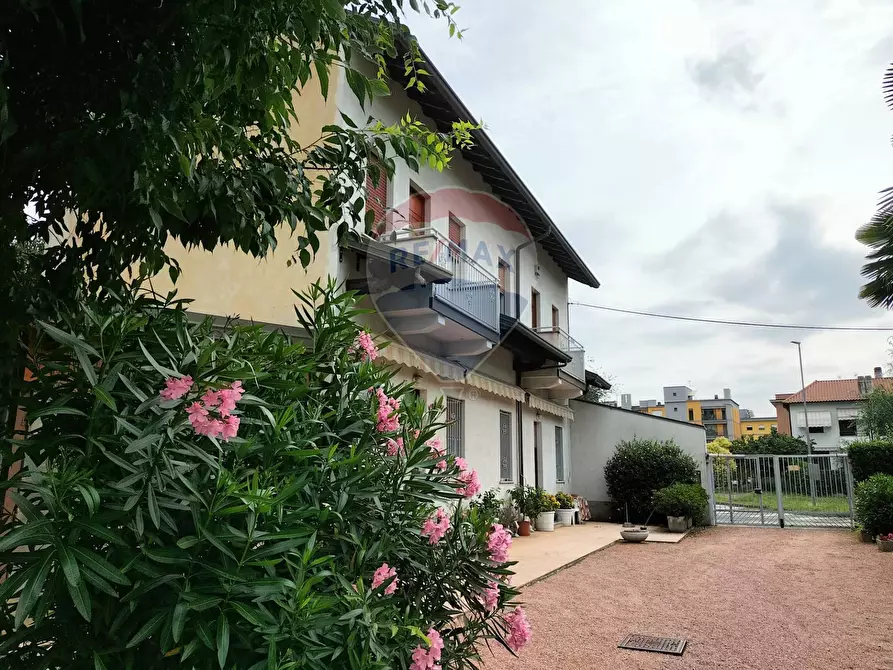 Immagine 1 di Casa indipendente in vendita  in via Cassano Magnago a Busto Arsizio