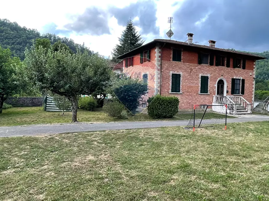 Immagine 1 di Villa in vendita  a Fabbriche Di Vergemoli