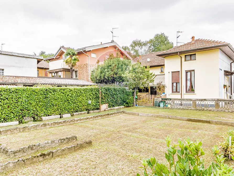 Immagine 1 di Casa indipendente in vendita  in VIA IV NOVEMBRE a Cavaria Con Premezzo