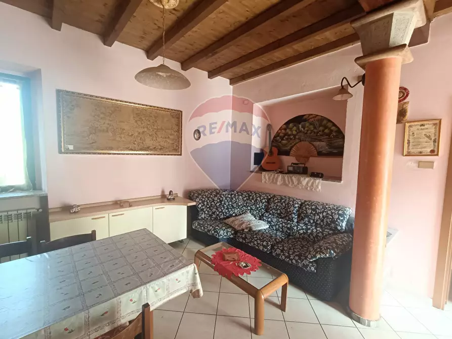 Immagine 1 di Appartamento in vendita  in via Roma a Besano