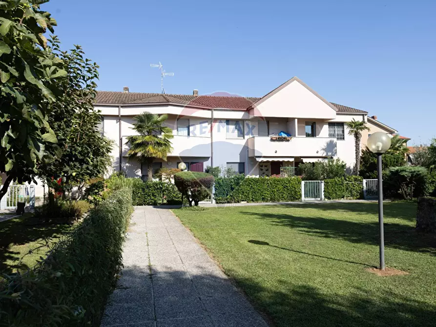 Immagine 1 di Villa in vendita  in Via dei Bersaglieri a Brembate