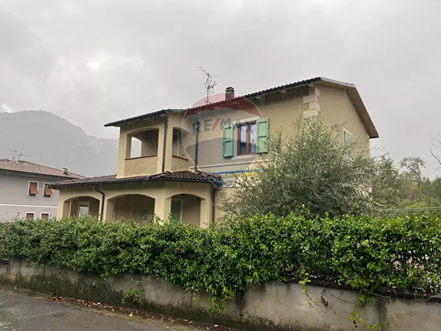 Immagine 1 di Villa in vendita  a Coreglia Antelminelli