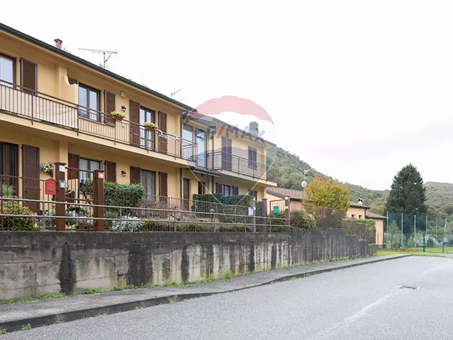 Immagine 1 di Villa in vendita  in Via Paolo Giovio a Canzo