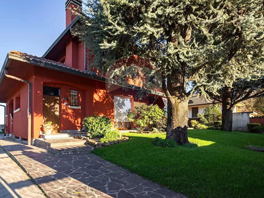 Immagine 1 di Villa in vendita  in via peschiera a Nerviano