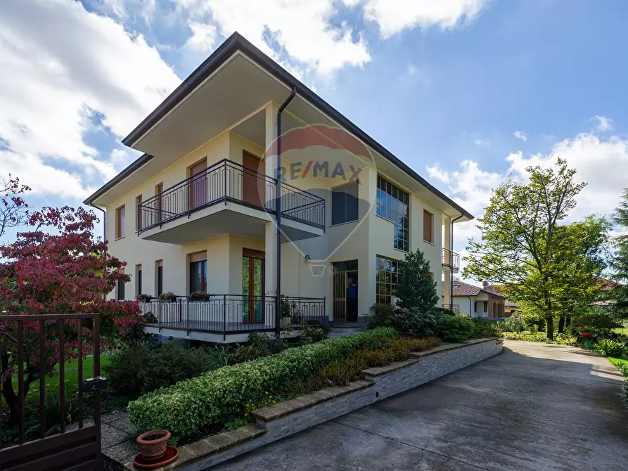Immagine 1 di Villa in vendita  in via Lombardia a Grezzago