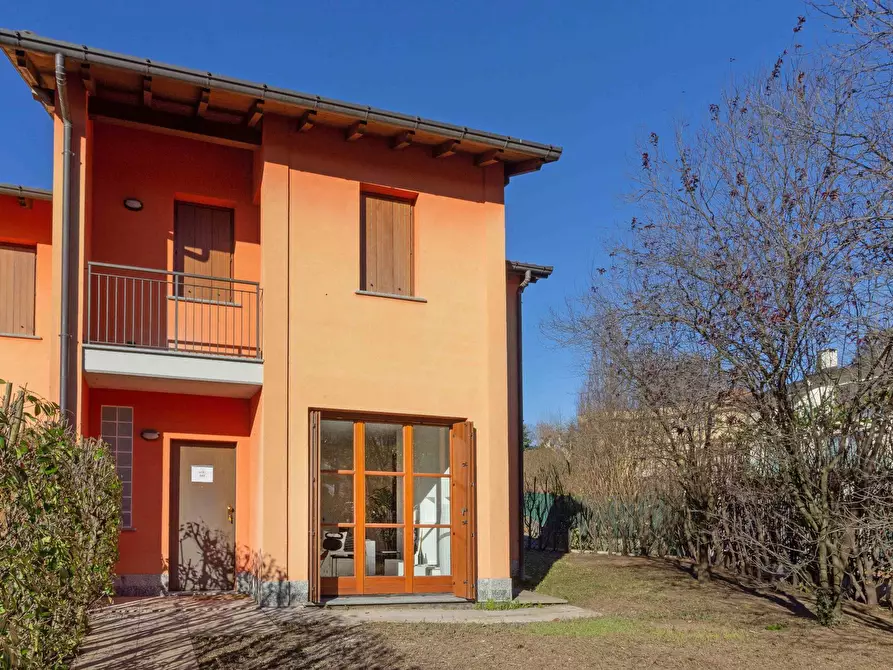 Immagine 1 di Villa in vendita  in via indipendenza a Solbiate Con Cagno