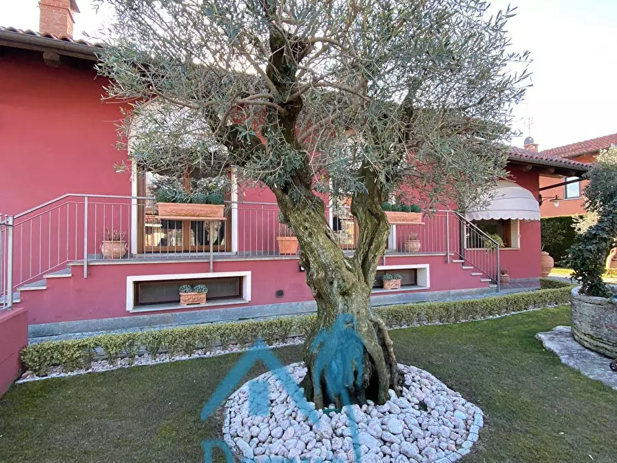 Immagine 1 di Villa in vendita  in VIa Cacherano a Airasca