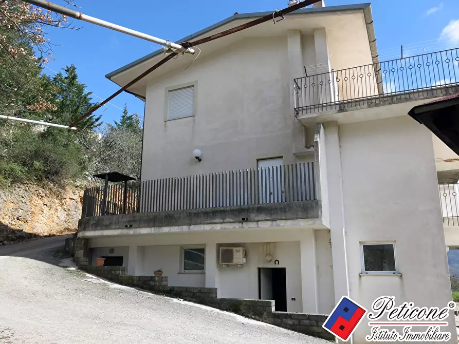 Immagine 1 di Appartamento in vendita  in Via Degli Uliveti a Lenola