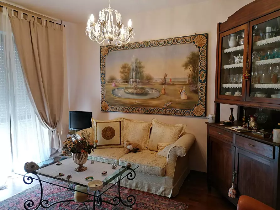 Immagine 1 di Villa in vendita  in Vallato a Fano